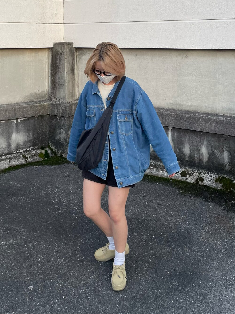 「デニムジャケット、春服」｜「古着のアイテム（デニムジャケット、ブルー系）」を使った、ちひろさん（レディース・150cm）の春コーディネートの1枚目の写真