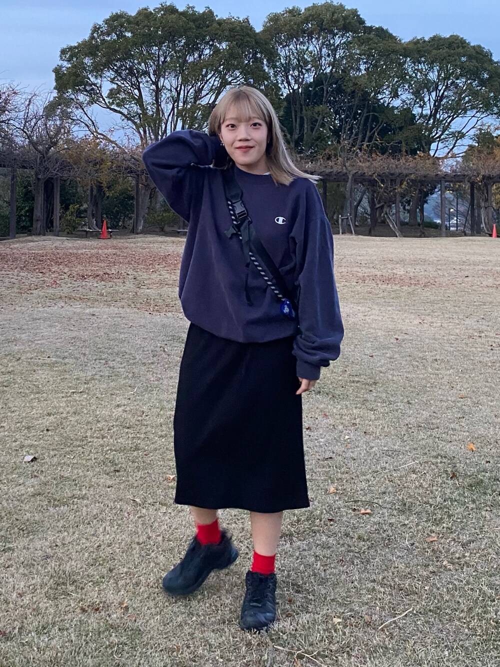 「古着のアイテム（スウェット、ブルー系）」を使った、ちひろさん（レディース・150cm）の冬コーディネートの1枚目の写真