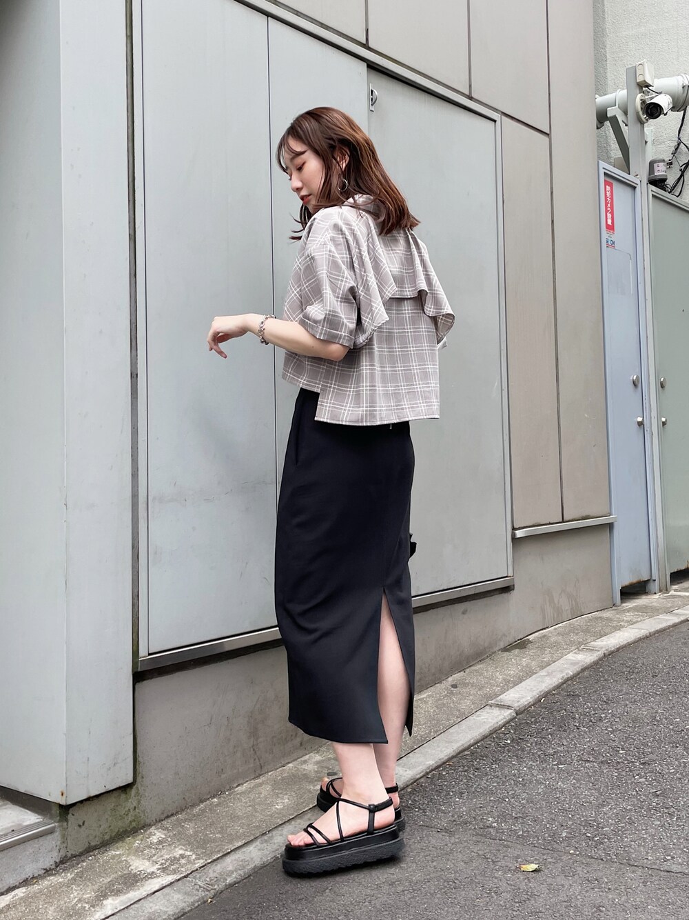 「秋のコーデ、ブラック、高身長女子、厚底シューズ、タイトスカート、モノトーンコーデ、チェック、zozospecialday」｜「Chicoの厚底コードレースアップサンダル（サンダル、ブラック系）」を使った、Yuka Yoshidaさん（レディース・169cm）の夏コーディネートの1枚目の写真