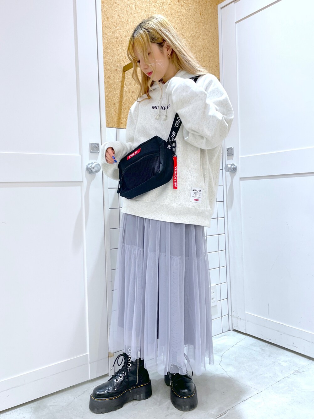 「MILKFED.、ミルクフェド、Champion」｜「MILKFED.のTULLE SKIRT（スカート、グレー系）」を使った、ﾄ ｻﾞﾄ ﾄ ﾓ子さん（レディース・157cm）の秋コーディネートの1枚目の写真