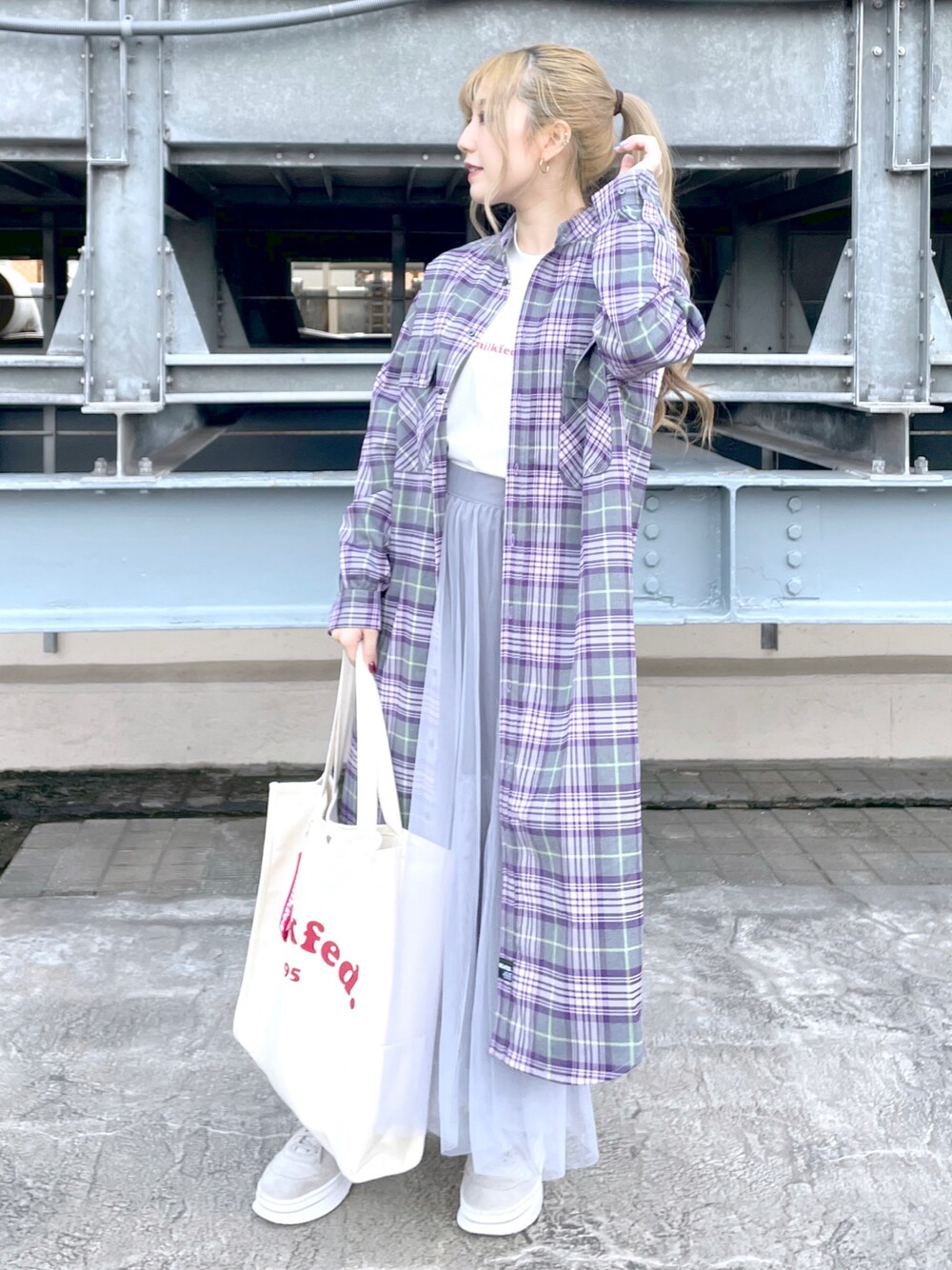 「MILKFED.、ミルクフェド、シャツワンピース、チュールスカート」｜「MILKFED.のBACK LOGO PLAID DRESS（ワンピース、パープル系）」を使った、ﾄ ｻﾞﾄ ﾄ ﾓ子さん（レディース・157cm）の秋コーディネートの1枚目の写真