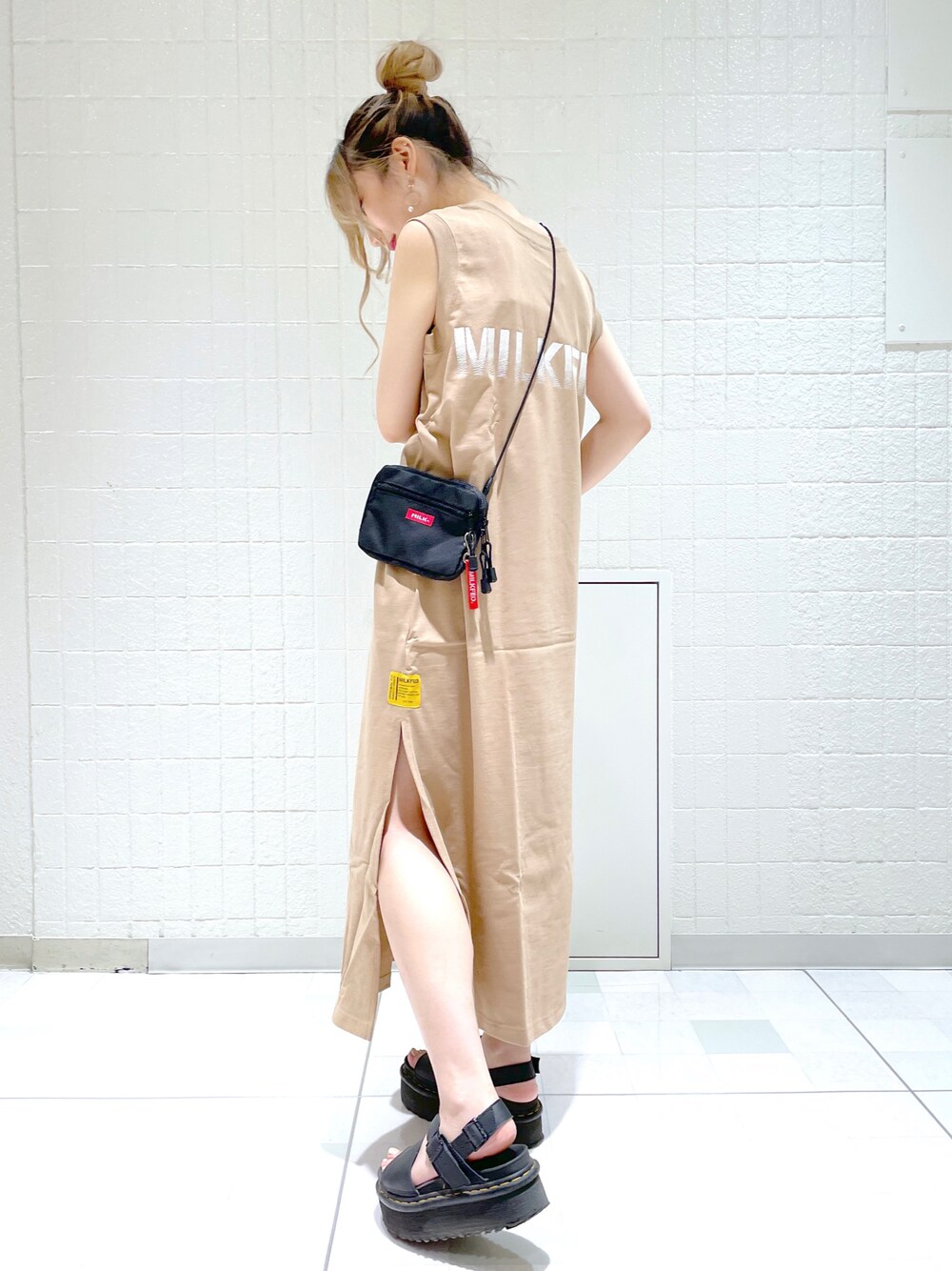 「MILKFED.、ミルクフェド、タンクトップ、ワンピース、ベージュ、夏セールで買いました、SALE」｜「MILKFED.のBACK LOGO TANK DRESS（ワンピース、ベージュ系）」を使った、ﾄ ｻﾞﾄ ﾄ ﾓ子さん（レディース・157cm）の夏コーディネートの1枚目の写真