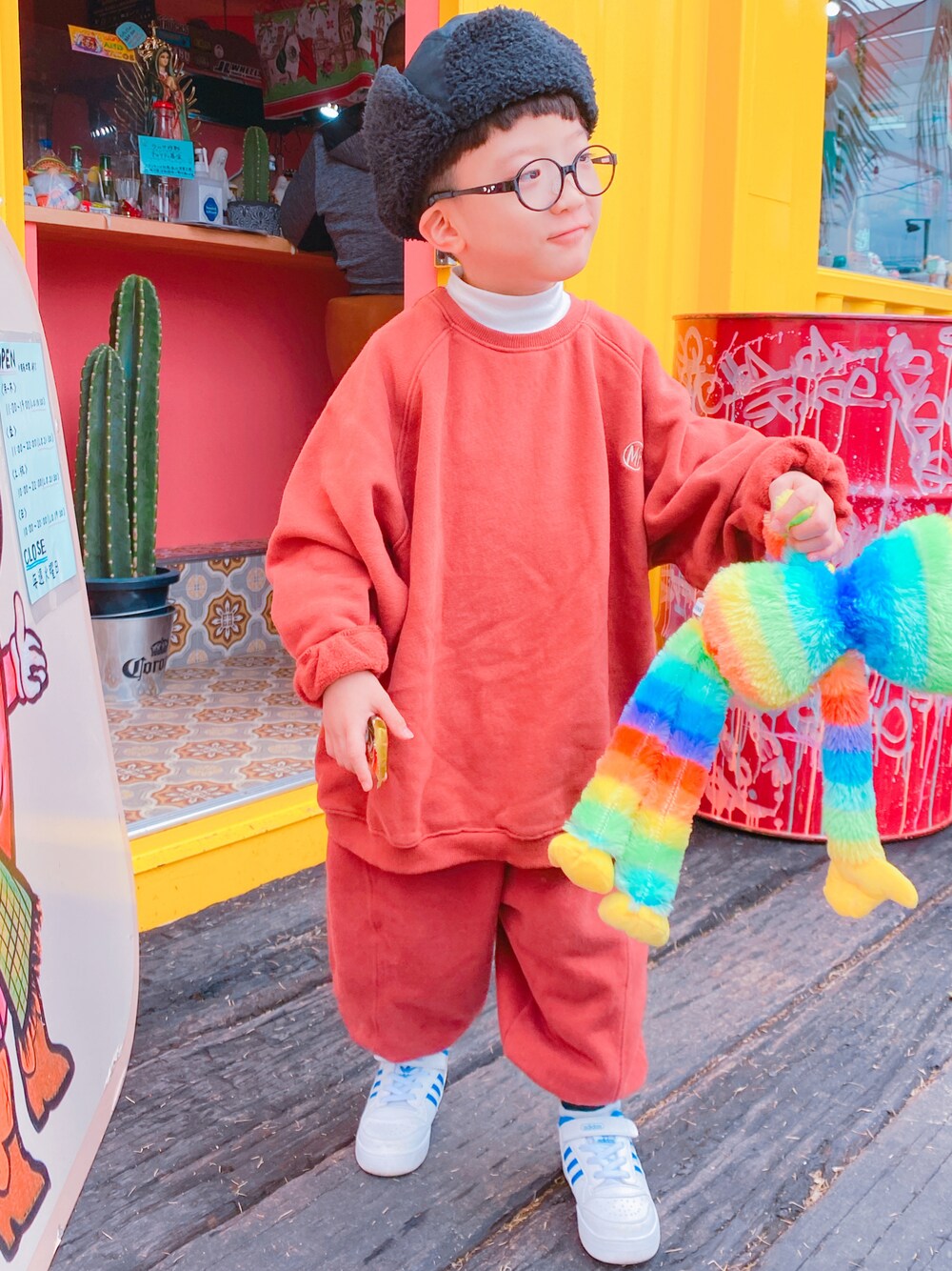 「キッズファッション、キッズコーデ、むすこーで、今日のコーデ、男の子コーデ、スウェット、パイロットキャップ、めがね」｜「THE NORTH FACEの【THE NORTH FACE /ノースフェイス】キッズFrontier Cap（キャップ、ブラック系）」を使った、かりんとうさん（キッズ・100cm）の冬コーディネートの1枚目の写真