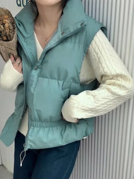 「アイテム（ダウンベスト、ブルー系）」を使った、me+emselectさん（レディース・162cm）の冬コーディネート