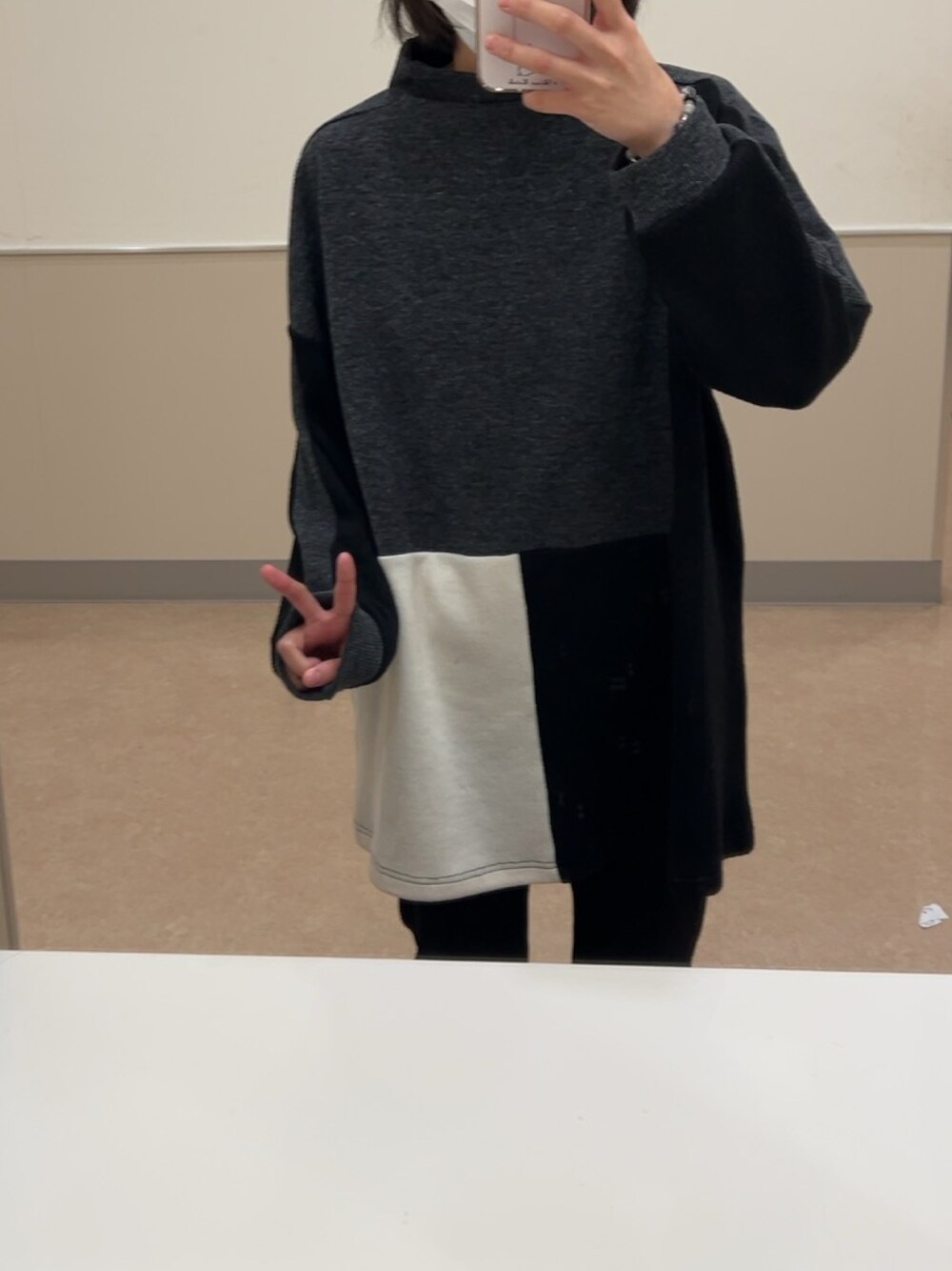 「axes femmeのリブブロッキングチュニック（チュニック、ブラック系）」を使った、ふにゃもらけさん（レディース）の冬コーディネートの1枚目の写真