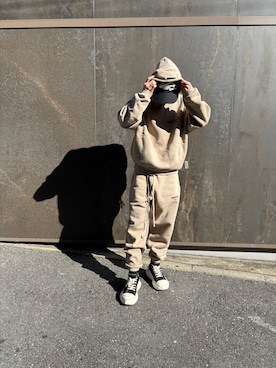 「FOG ESSENTIALS（エフオージーエッセンシャルズ）のアイテム（パーカー）」を使った、海沙樹さん（メンズ・171cm）の秋コーディネート
