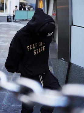 大人の着こなし◎FEAR OF GOD ESSENTIALS フリース フーディー FEAR OF GOD ESSENTIALS＞ フリース フーディーを使った人気