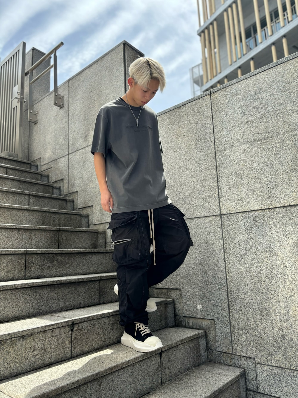 Rick Owens　リックオウエンス　黒ロングソックス　新品　無敵コーデに Rick Owensのアイテムを使ったメンズ人気ファッションコーディネート