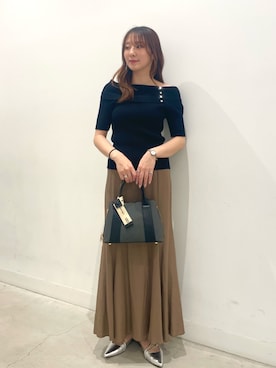 「SENSE OF PLACE by URBAN RESEARCH（センスオブプレイスバイアーバンリサーチ）の『軽量/消臭/抗菌』ベルトデザインミュール（パンプス、シルバー系）」を使った、ひなちさん（レディース・164cm）の春コーディネート