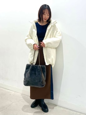 「RODE SKO（ロデスコ）のタッセル付フラッフィトートバッグ（トートバッグ）」を使った、ひなちさん（レディース・164cm）の冬コーディネート