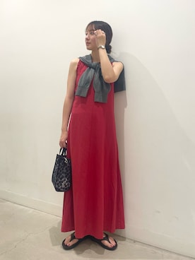 「RODE SKO(ロデスコ)のフラワーシアー2WAYハンドバッグ(ハンドバッグ、ブラック系)」を使った、ひなちさん(レディース・164cm)の夏コーディネート