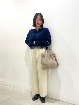 「RODE SKO（ロデスコ）のタッセル付フラッフィトートバッグ（トートバッグ）」を使った、ひなちさん（レディース・164cm）の秋コーディネート