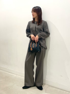 「アイテム（セットアップ、グレー系）」を使った、ひなちさん（レディース・164cm）の秋コーディネート