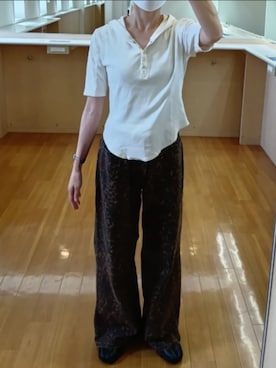 「AZUL by moussy（アズールバイマウジー）のヘンリーネックフーディーリブトップス（Tシャツ/カットソー、ホワイト系）」を使った、Keroさん（レディース・157cm）の夏コーディネート