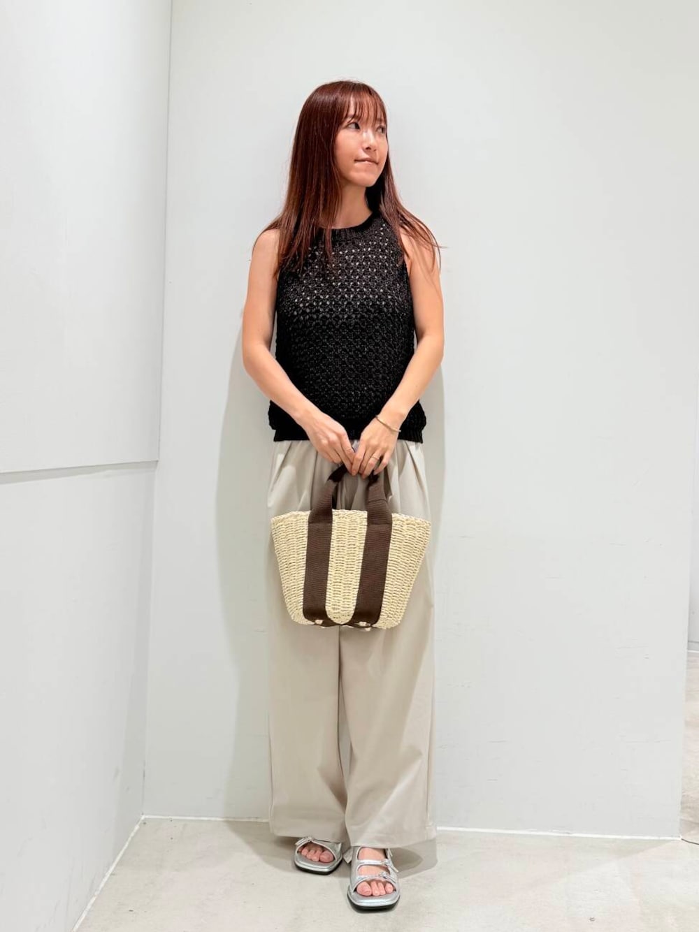 「大人カジュアル、サンダル、ノースリーブ、夏コーデ、休日スタイル、低身長コーデ、ゆったり、senceofplace、こなれ感、イエベ、ゆったりパンツ、イエベ春、ウエストがゴム、初夏のお出掛けコーデ」｜「RODE SKOのナチュラルカゴバッグ（ハンドバッグ、ホワイト系）」を使った、mzkitty6637さん（レディース・155cm）の春コーディネートの1枚目の写真