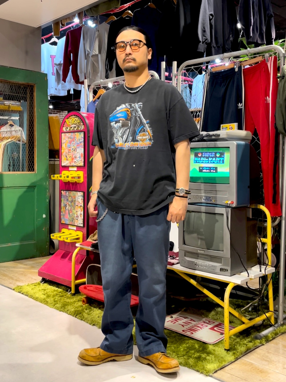「オトナカジュアル、お洒落さんとつながりたい、Tシャツ、アメカジ、アメカジコーデ、HARLEY-DAVIDSON、Dickies、古着MIX、ビックシルエット、ブーツ、フォローミー、ゆるコーデ、古着、古着コーデ、古着好きな人と繋がりたい」｜「WEGOのアイテム（サングラス、ブラック系）」を使った、maru.さん（メンズ・175cm）の夏コーディネートの1枚目の写真