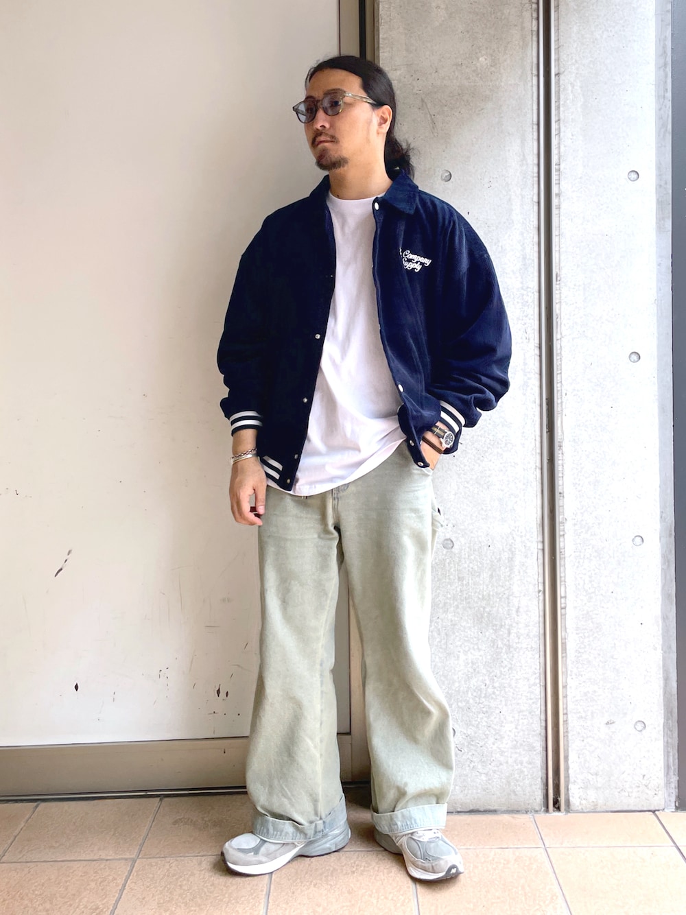 「秋服まるっと大公開、シンプルスタイル、秋コーデ、休日コーデ、オトナカジュアル、メンズコーデ、ゆるコーデ、メンズファッション、秋冬コーデ、カジュアルコーデ、アメカジ、ラフコーデ、デニム、アウター、コーデュロイ」｜「WEGOのWEGO/【23年秋冬新作】ヴィンテージコーデュロイスタジャン（スタジャン、ブルー系）」を使った、maru.さん（メンズ・175cm）の秋コーディネートの1枚目の写真