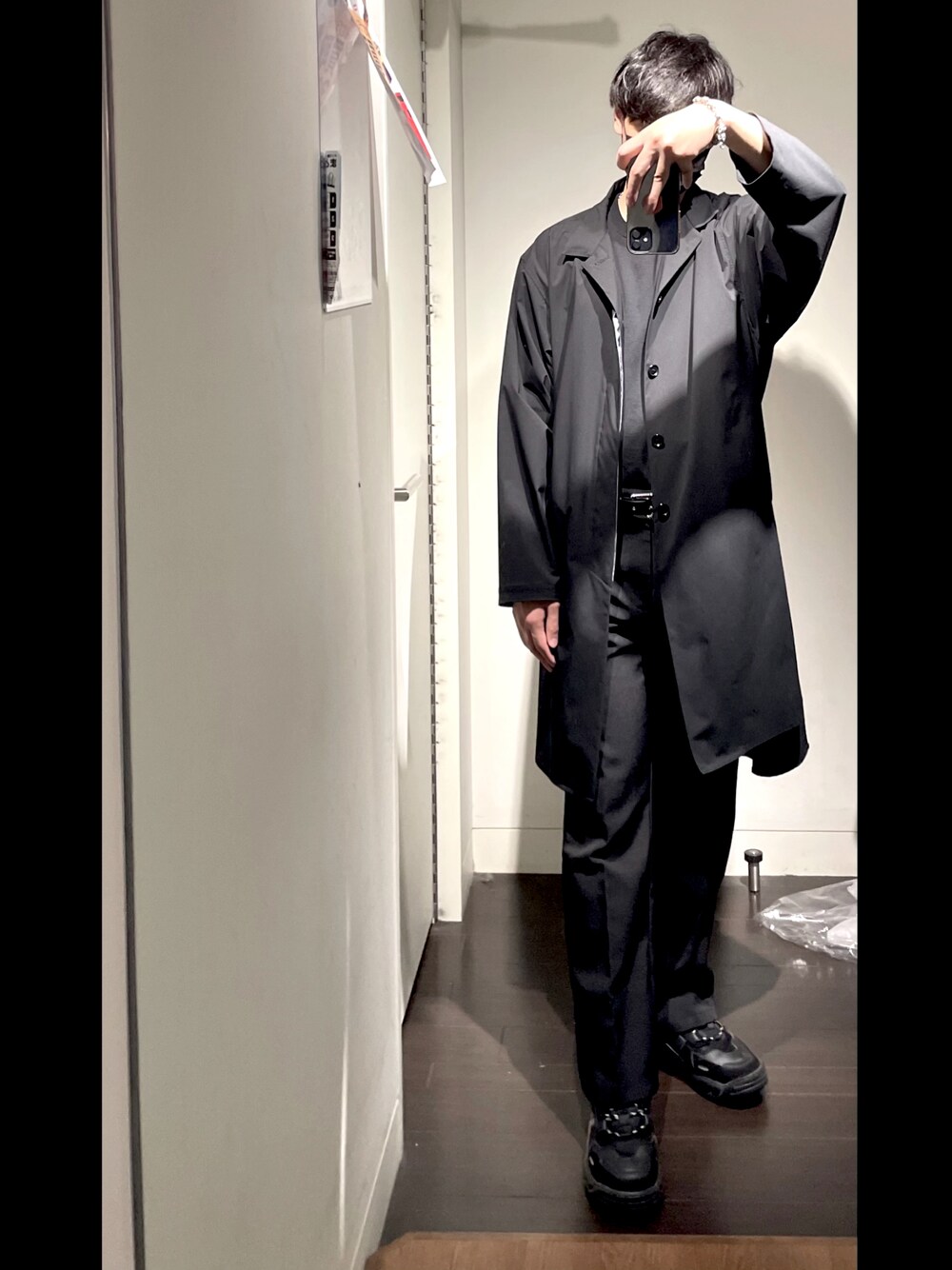 「ブラックコーデ、スラックス、黒、オールブラック、HARE、モノトーン、yohjiyamamoto、Polo Ralph Lauren、Daniel Wellington、23.65、ZIP FIVE、ダッドスニーカー、モード」｜「23.65の【23.65 V2】ユニセックスボリュームソールスニーカー（スニーカー、ブラック系）」を使った、shionさん（メンズ・174cm）の秋コーディネートの1枚目の写真