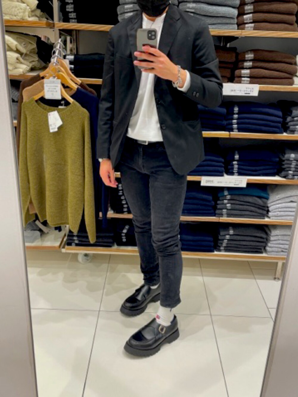 「テーラードジャケット、UNIQLO、シンプルコーデ、FILA、Polo Ralph Lauren、BEAUTY&YOUTH UNITED ARROWS、黒スキニー、オトナカジュアル、Daniel Wellington、shiki tokyo、ローファー」｜「shiki tokyoのHigh sole volume loafers  / ハイソールボリュームローファー（ローファー、ブラック系）」を使った、shionさん（メンズ・174cm）の秋コーディネートの1枚目の写真