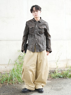 「SINSS（シンス）のLeather belt / レザーベルト（ベルト、ブラウン系）」を使った、熊谷一平さん（メンズ・165cm）の秋コーディネート
