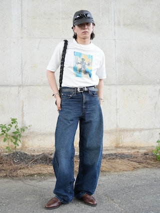 「SINSS(シンス)の2way slit half moon mini bag / 2wayスリットハーフムーンミニバッグ(ショルダーバッグ)」を使った、熊谷一平さん(メンズ・165cm)の夏コーディネート