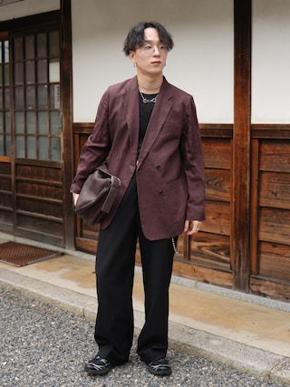 「SINSS(シンス)の2way slit half moon bag / 2wayスリットハーフムーンバッグ(ショルダーバッグ)」を使った、熊谷一平さん(メンズ・165cm)の秋コーディネート