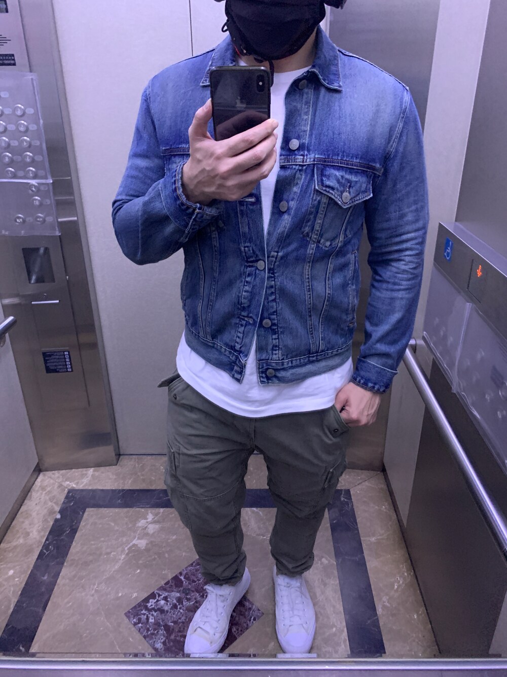 「Polo Ralph Lauren、CARGO PANT、denim jacket」｜「POLO RALPH LAURENのアイテム（チノパンツ、グリーン系）」を使った、ian3chenさん（メンズ・175cm）の春コーディネートの1枚目の写真