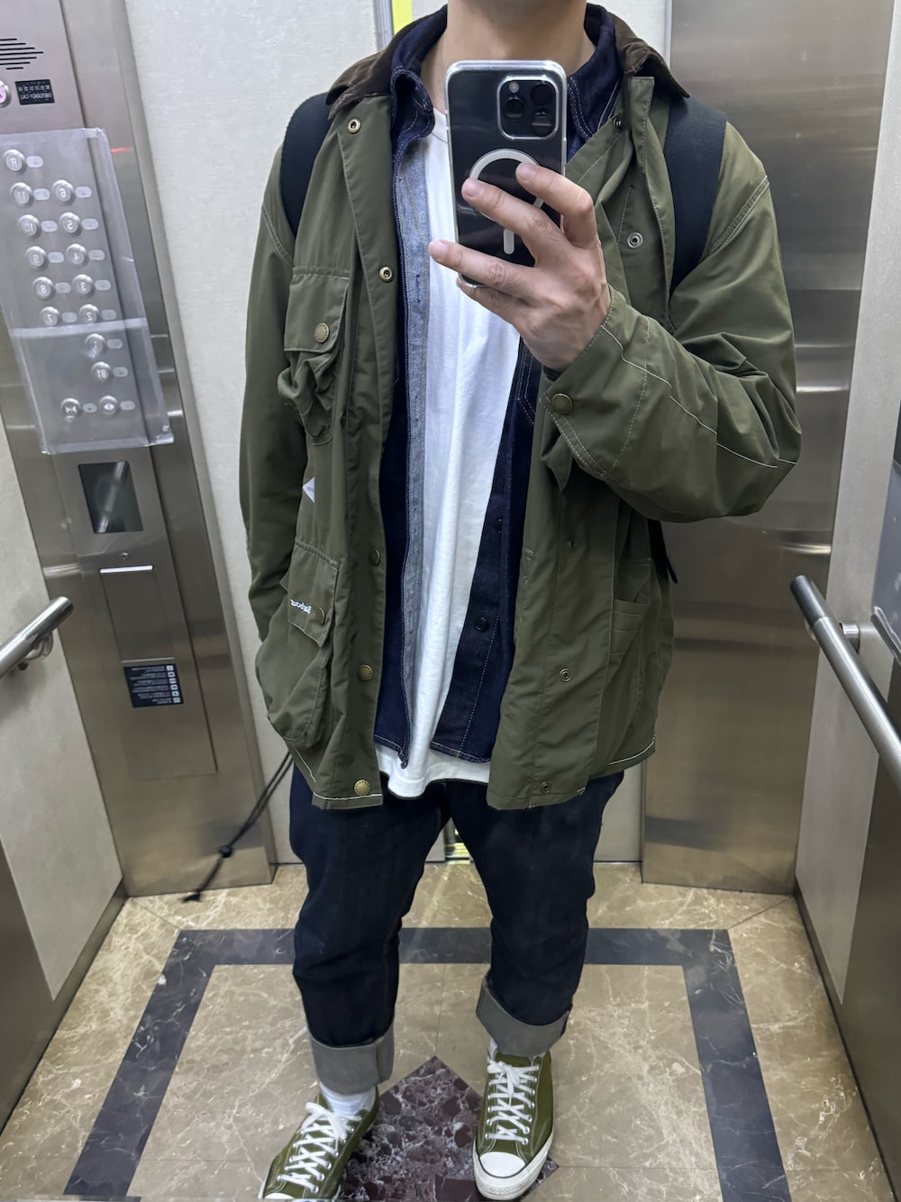 「barbour、andwander」｜「CONVERSE ALL STARのアイテム（スニーカー、グリーン系）」を使った、ian3chenさん（メンズ・175cm）の春コーディネートの1枚目の写真
