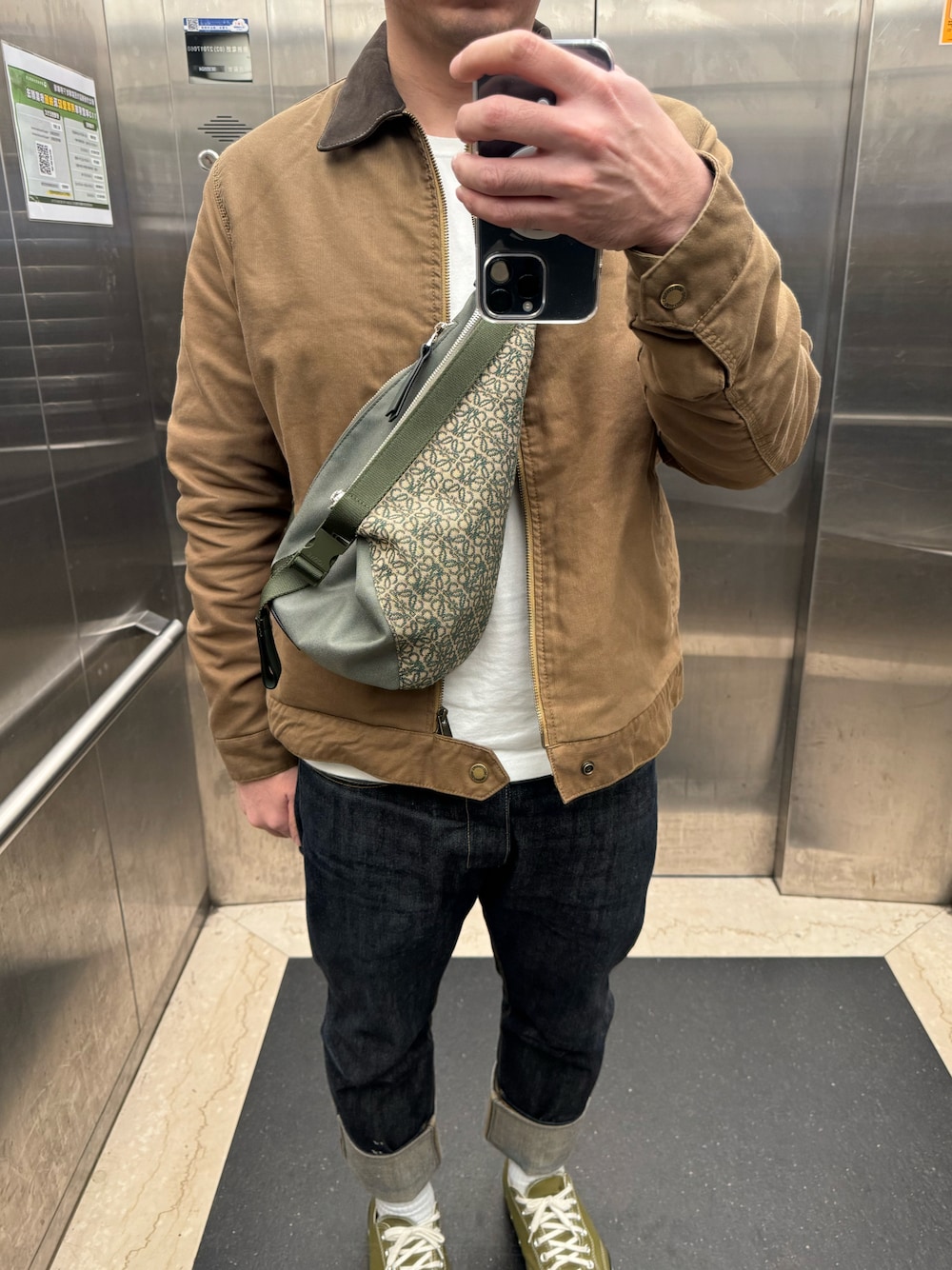 「DEUS EX MACHINA、DEUS、LOEWE、rag&bone、rag & bone」｜「LOEWEのアイテム（ショルダーバッグ、グリーン系）」を使った、ian3chenさん（メンズ・175cm）の春コーディネートの1枚目の写真