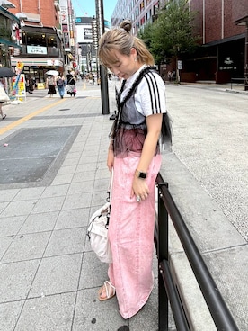 「ワイドパンツ」｜「アイテム（デニムパンツ、ピンク系）」を使った、おかゆさん（レディース・161cm）の秋コーディネート