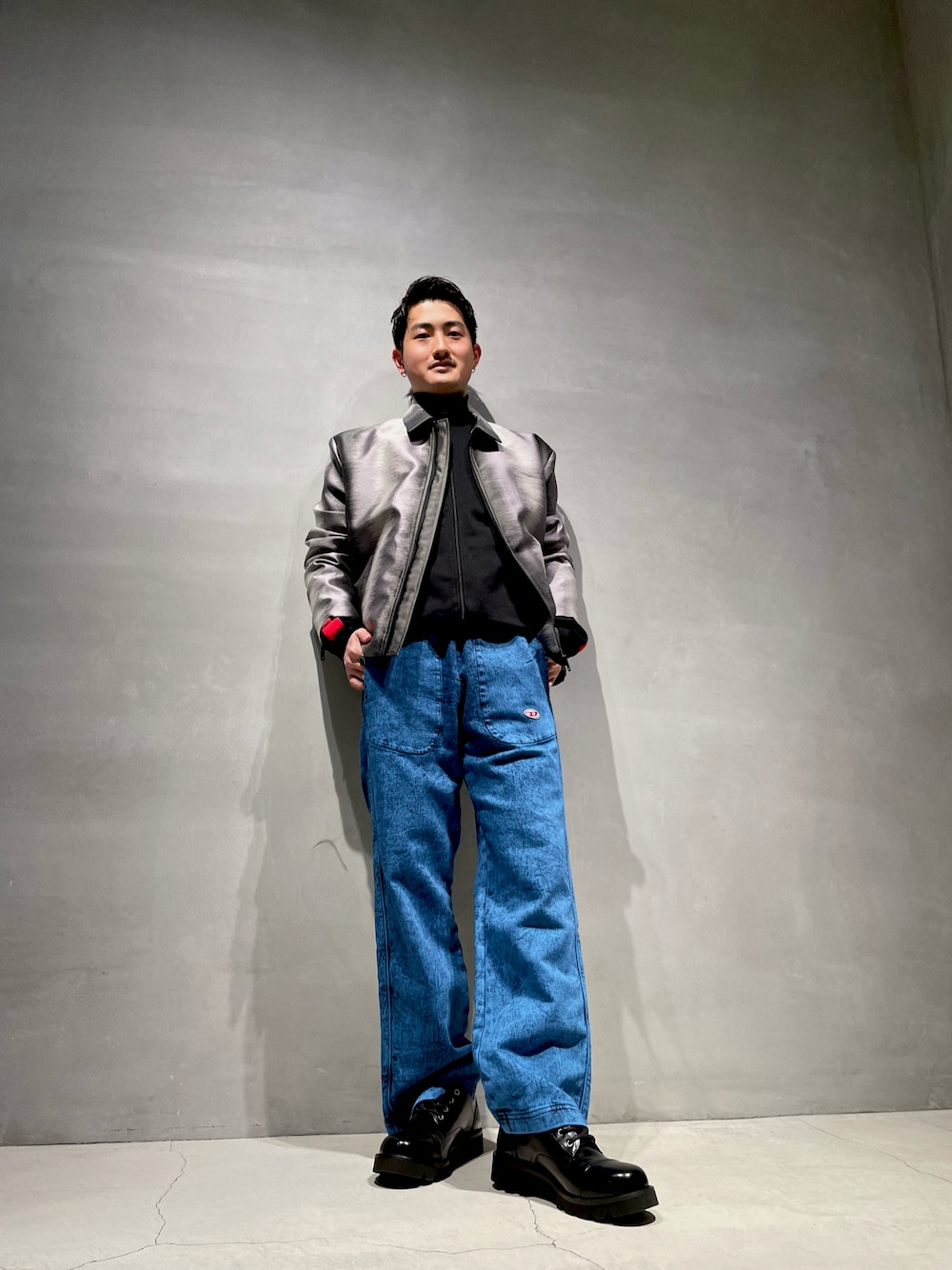 「Diesel、レイヤードスタイル、ジャケット、きれいめカジュアル、革靴」｜「DIESELのメンズ カウレザー ドレスシューズ（その他シューズ、ブラック系）」を使った、Seanさん（メンズ・172cm）の冬コーディネートの1枚目の写真