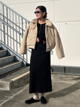 「アイテム（スリッポン）」を使った、郷右近めいさん（レディース・169cm）の冬コーディネート