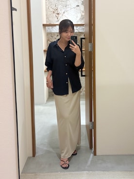 「LOUNGEDRESS（ラウンジドレス）の《オフィスカジュアル対応》リヨセルシャツ　秋服（シャツ/ブラウス、ブルー系）」を使った、Fukuda Hinakoさん（レディース・159cm）の秋コーディネート
