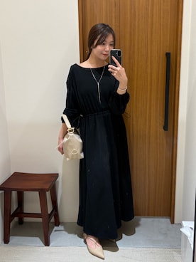 「LOUNGEDRESS（ラウンジドレス）のシャーリングワンピース（ワンピース、ブラック系）」を使った、Fukuda Hinakoさん（レディース・159cm）の春コーディネート