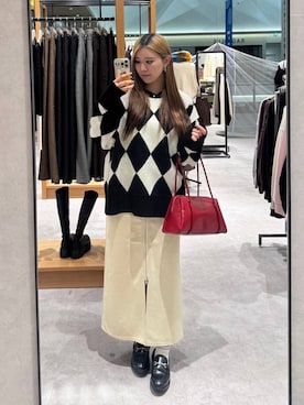 「アイテム（ボストンバッグ、レッド系）」を使った、miiiyugramさん（レディース・165cm）の秋コーディネート