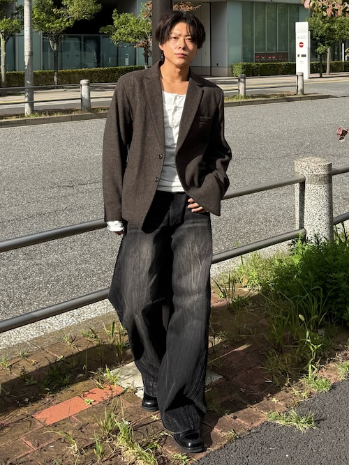 「MUU STUDIO(ムースタジオ)の【MUU STUDIO】 High-Gauge Layered Henley Neck Knit / ハイゲージレイヤードヘンリーネックニット(ニット/セーター)」を使った、岡本幸大さん(メンズ・172cm)の秋コーディネート