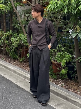 「SINSS（シンス）のアイテム（ショルダーバッグ）」を使った、岡本幸大さん（メンズ・172cm）の秋コーディネート