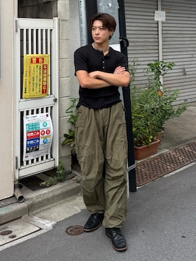 「SINSS（シンス）のアイテム（トップス）」を使った、岡本幸大さん（メンズ・172cm）の夏コーディネート