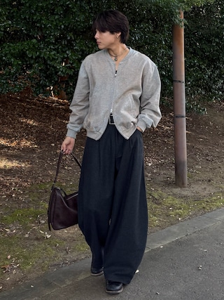 「SINSS(シンス)のZip neck sweat / ジップネックスウェット(スウェット)」を使った、岡本幸大さん(メンズ・172cm)の秋コーディネート