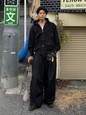 「アイテム（コインケース）」を使った、岡本幸大さん（メンズ・172cm）の秋コーディネート