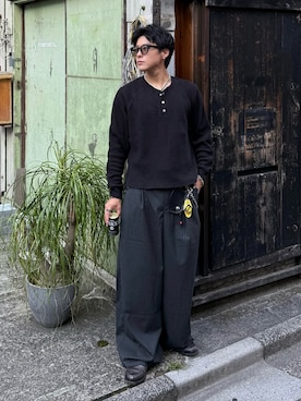 「アイテム（コインケース）」を使った、岡本幸大さん（メンズ・172cm）の秋コーディネート