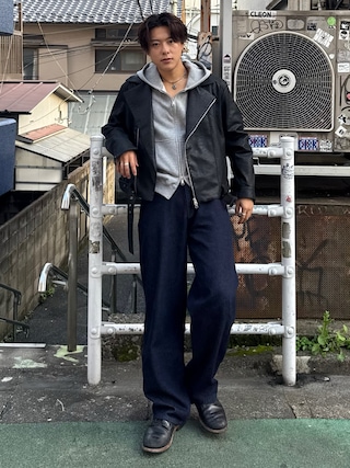 「SINSS(シンス)のHeavy weight double zip hoodie / ヘビーウェイトダブルジップフーディー(短丈)(パーカー)」を使った、岡本幸大さん(メンズ・172cm)の秋コーディネート