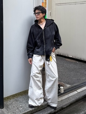 「アイテム（コインケース）」を使った、岡本幸大さん（メンズ・172cm）の秋コーディネート