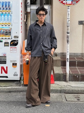 「アイテム（コインケース）」を使った、岡本幸大さん（メンズ・172cm）の秋コーディネート
