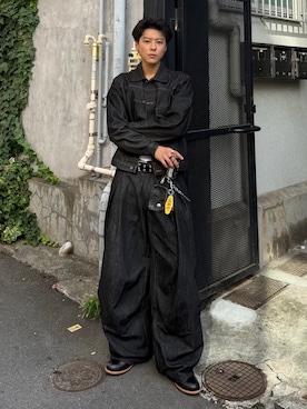 「アイテム（コインケース）」を使った、岡本幸大さん（メンズ・172cm）の秋コーディネート