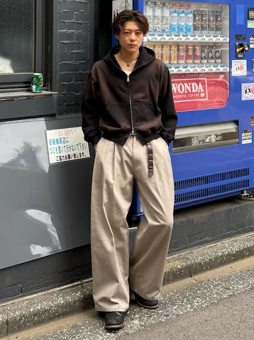 「SINSS(シンス)のHeavy weight double zip hoodie / ヘビーウェイトダブルジップフーディー(短丈)(パーカー)」を使った、岡本幸大さん(メンズ・172cm)の秋コーディネート