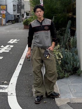 「アイテム（コインケース）」を使った、岡本幸大さん（メンズ・172cm）の秋コーディネート