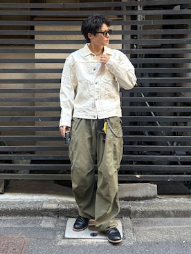 「アイテム（コインケース）」を使った、岡本幸大さん（メンズ・172cm）の秋コーディネート