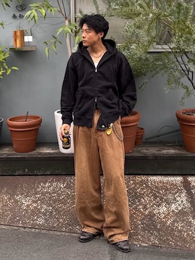 「アイテム（ブレスレット）」を使った、岡本幸大さん（メンズ・172cm・20代）の秋コーディネート