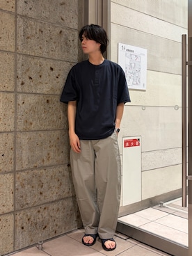 「URBAN RESEARCH DOORS（アーバンリサーチドアーズ）のTOMPKINS ヘンリーネック ショートスリーブ Tシャツ（Tシャツ/カットソー、ブルー系）」を使った、ITOさん（メンズ・180cm）の春コーディネート